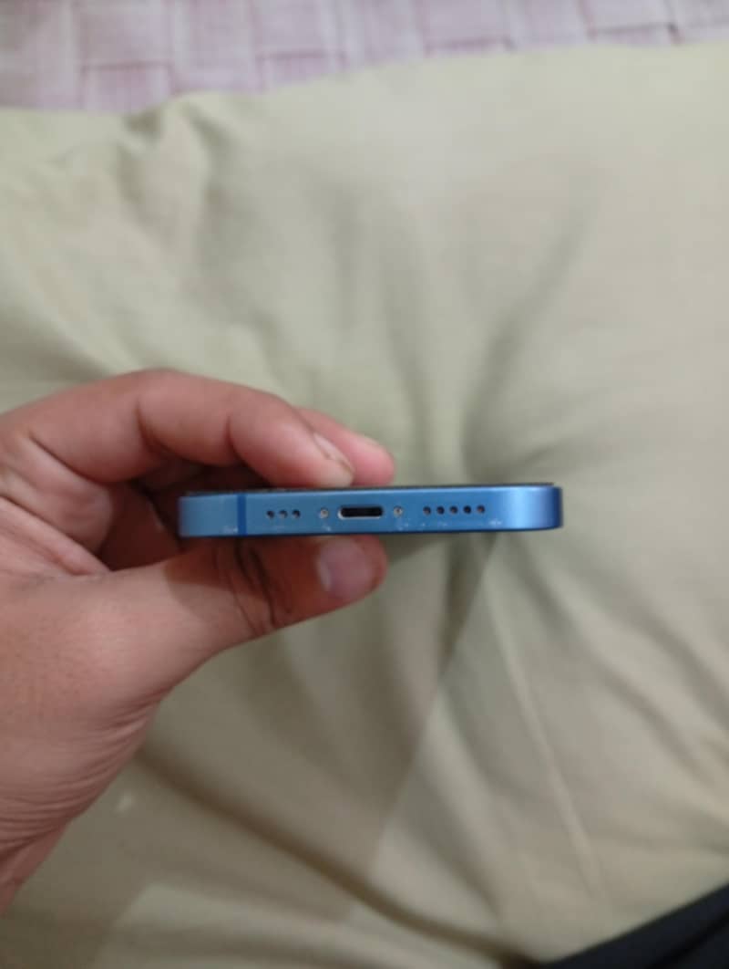 Apple iPhone 13 4