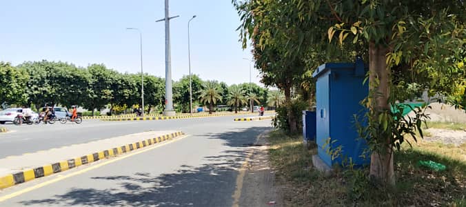 1 Kanal Plot for Sale in super location