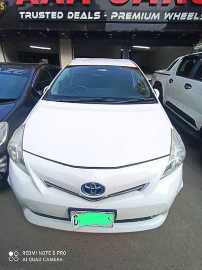 Toyota Prius Alpha 2016