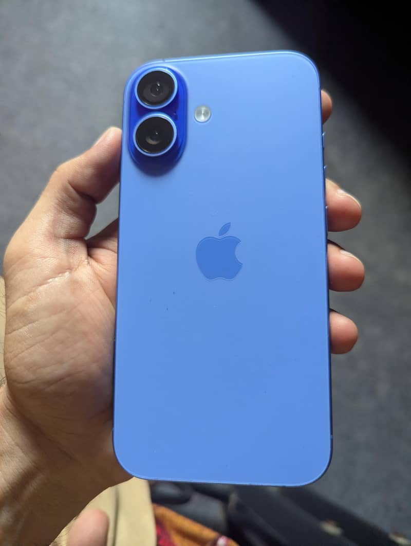 Apple iPhone 16 0