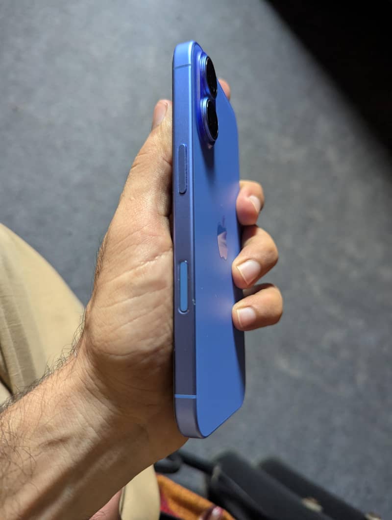 Apple iPhone 16 1