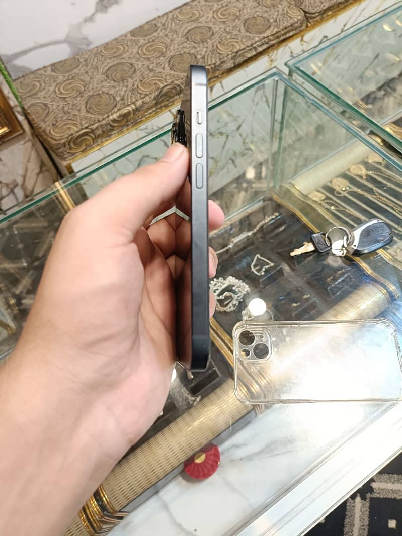 Apple iPhone 14 4
