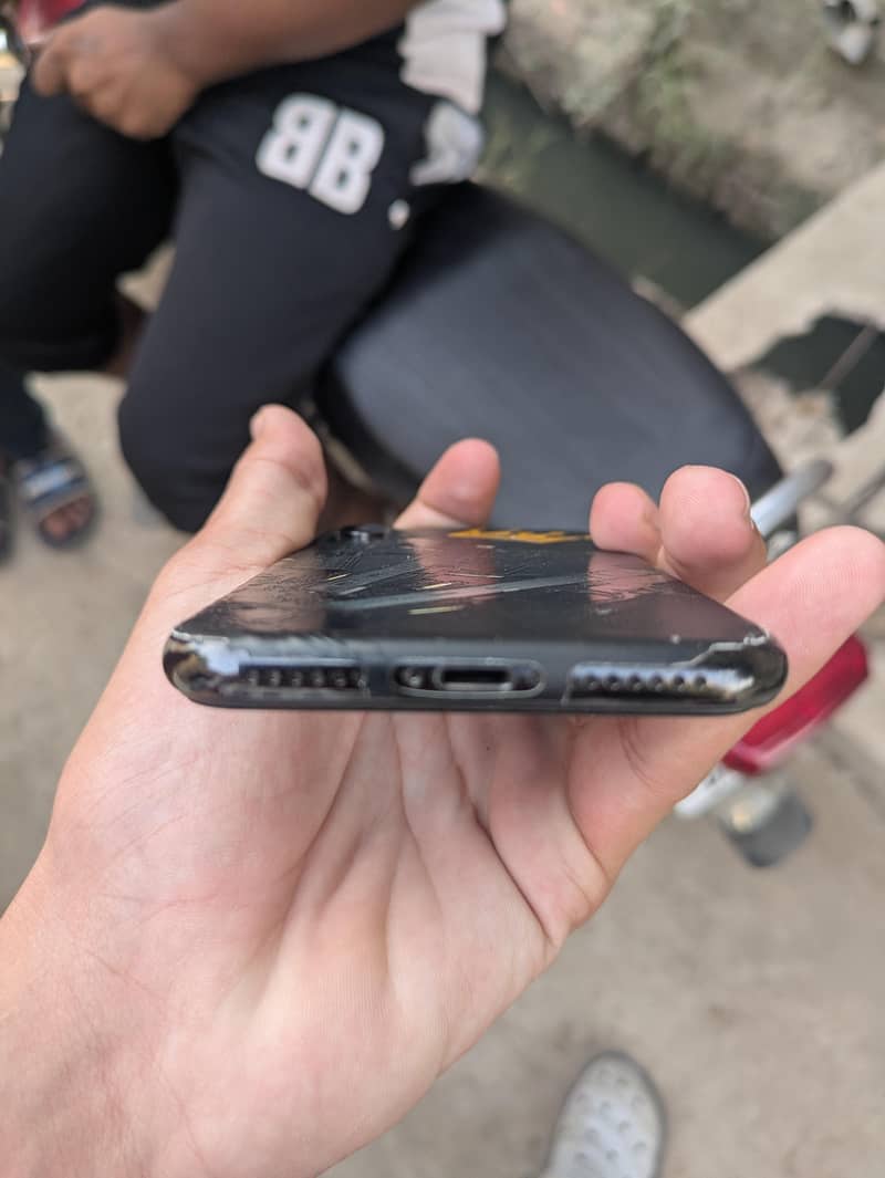 Apple iPhone X 3
