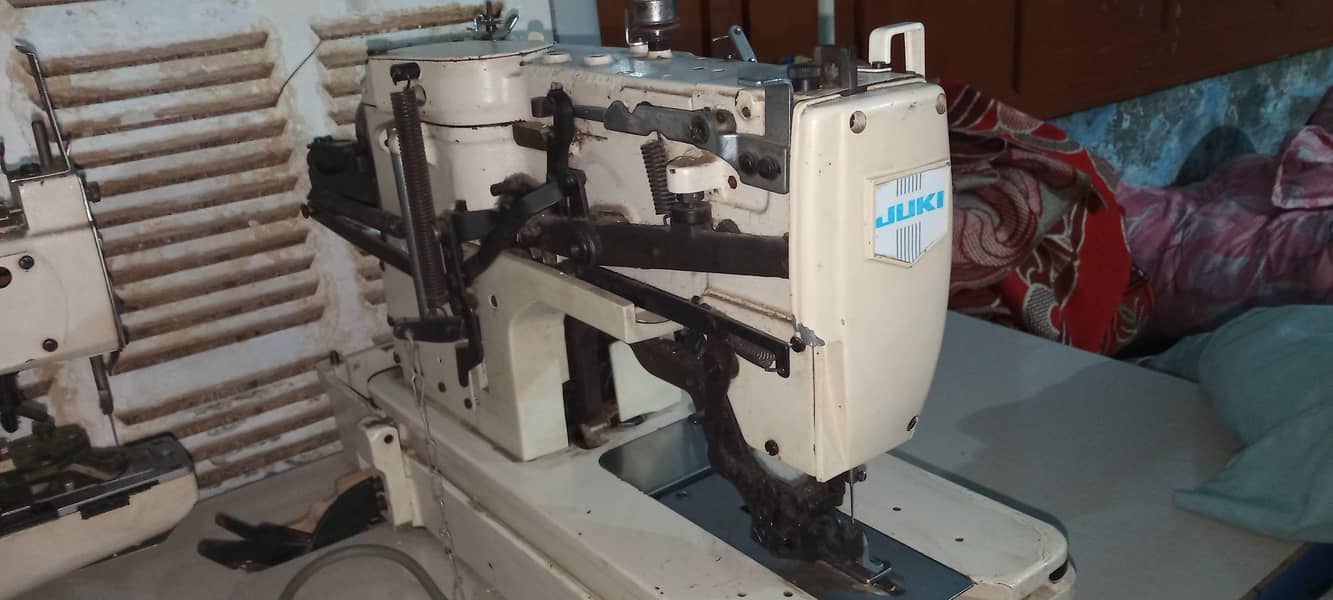 کاج اور لاک پیکو بٹن والی مشین 0