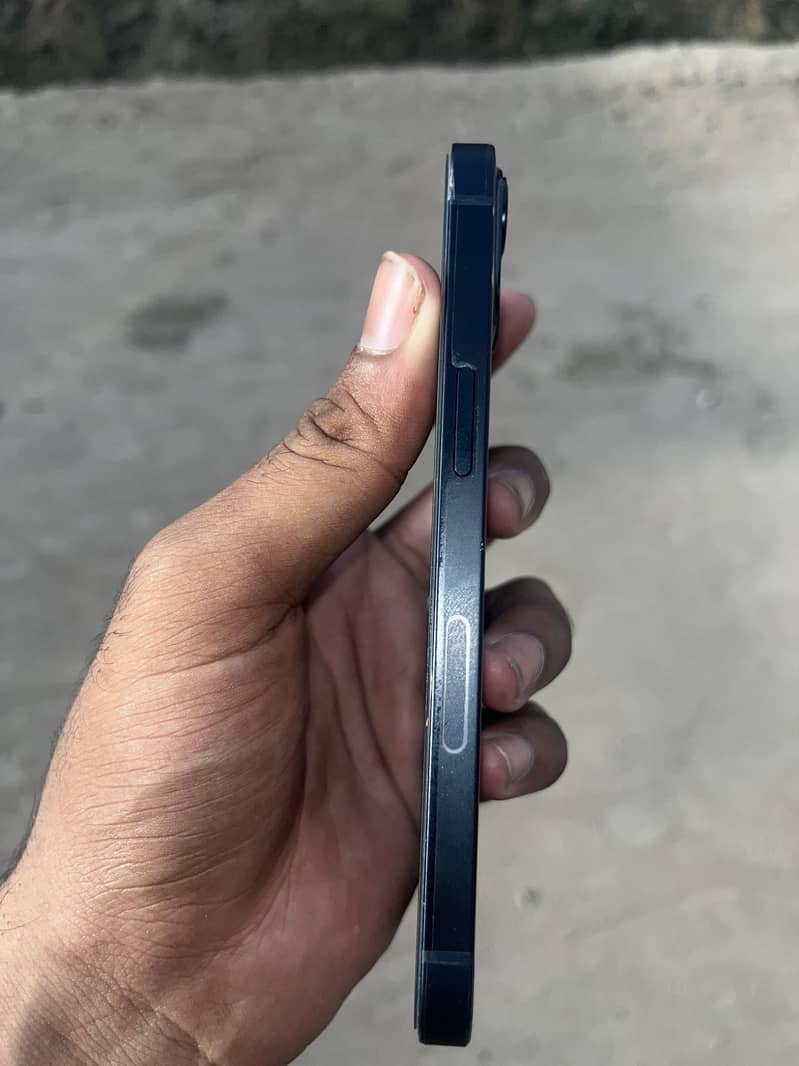 Apple iPhone 13 1