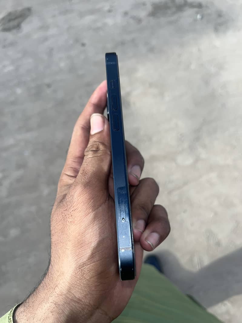 Apple iPhone 13 4