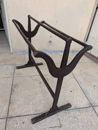 Towel stand