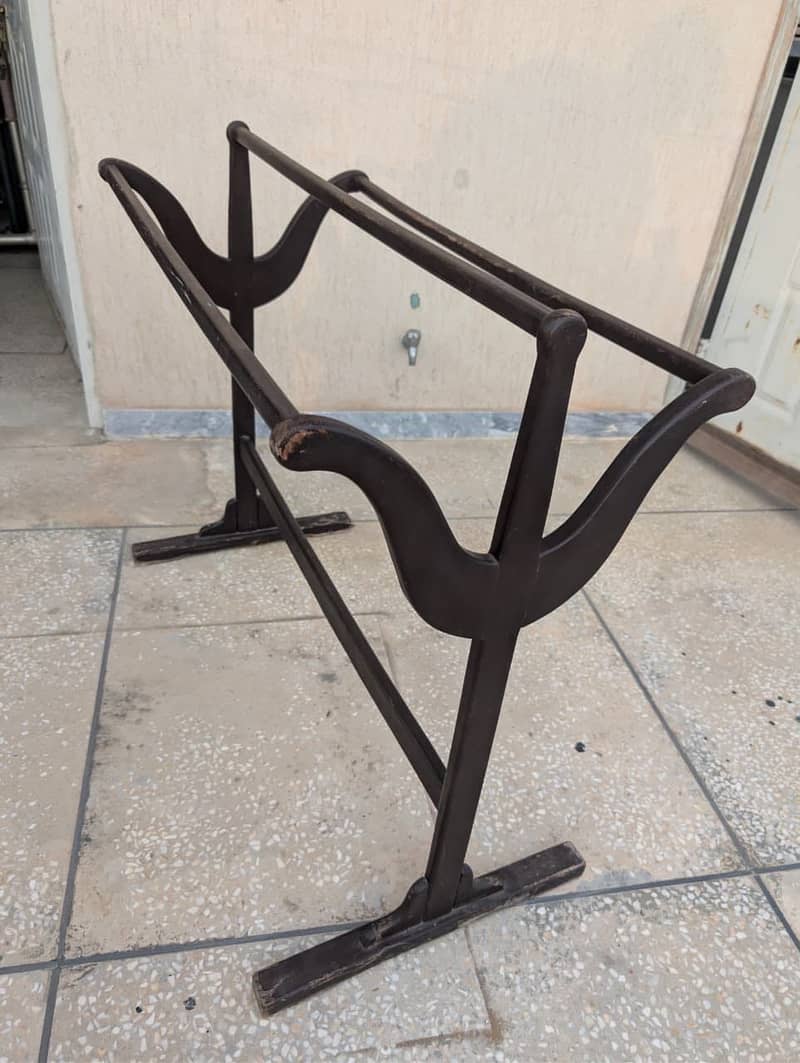 Towel stand 0