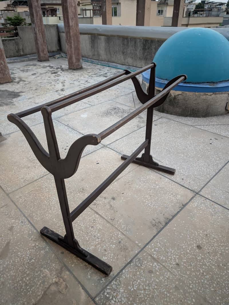 Towel stand 1