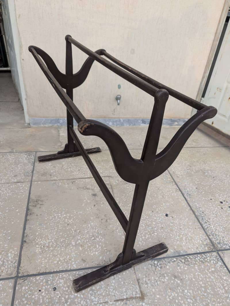 Towel stand 2
