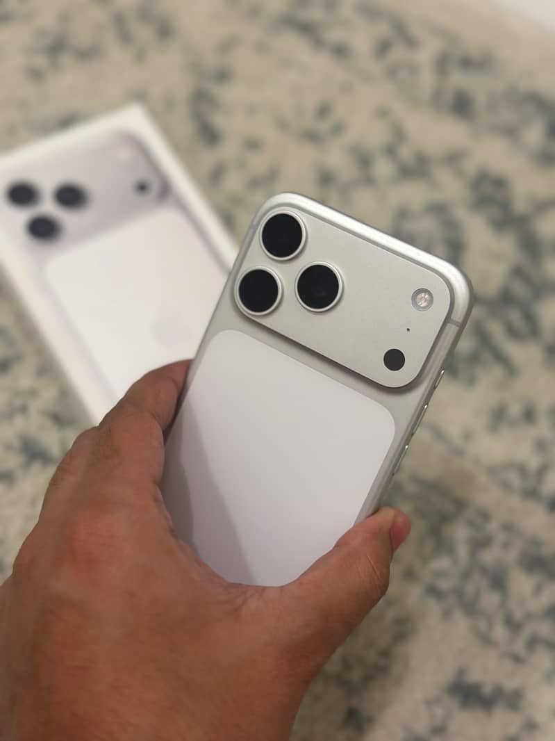 iPhone 17 Pro Max 6