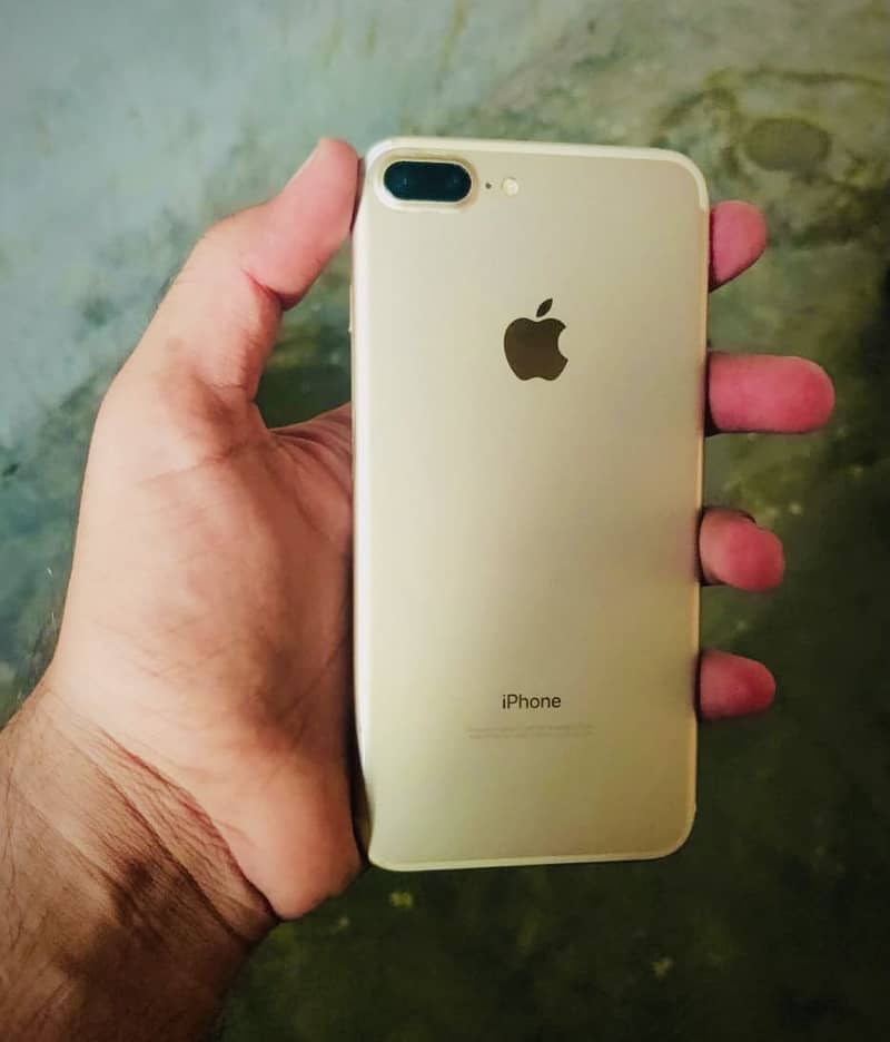 Apple iPhone 7 Plus 2