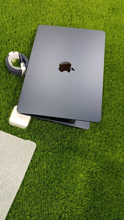 Brand New Non Active MACBOOK AIR M2 2022, 16GB RAM, 1TB SSD, 13 Inch