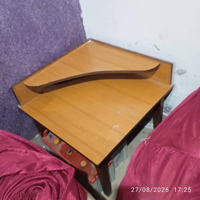 table for corner  for decoration 0