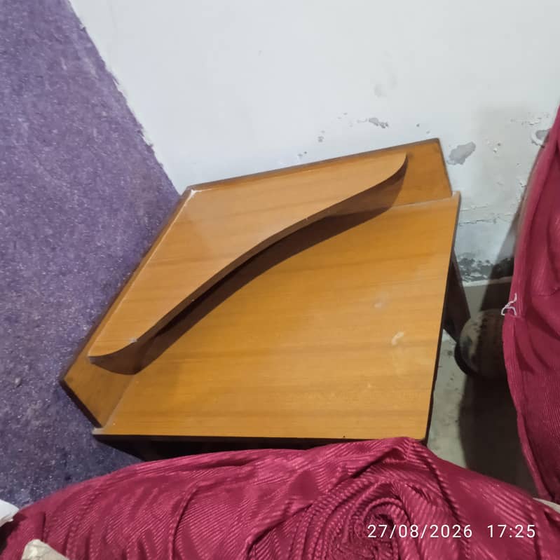 table for corner  for decoration 1