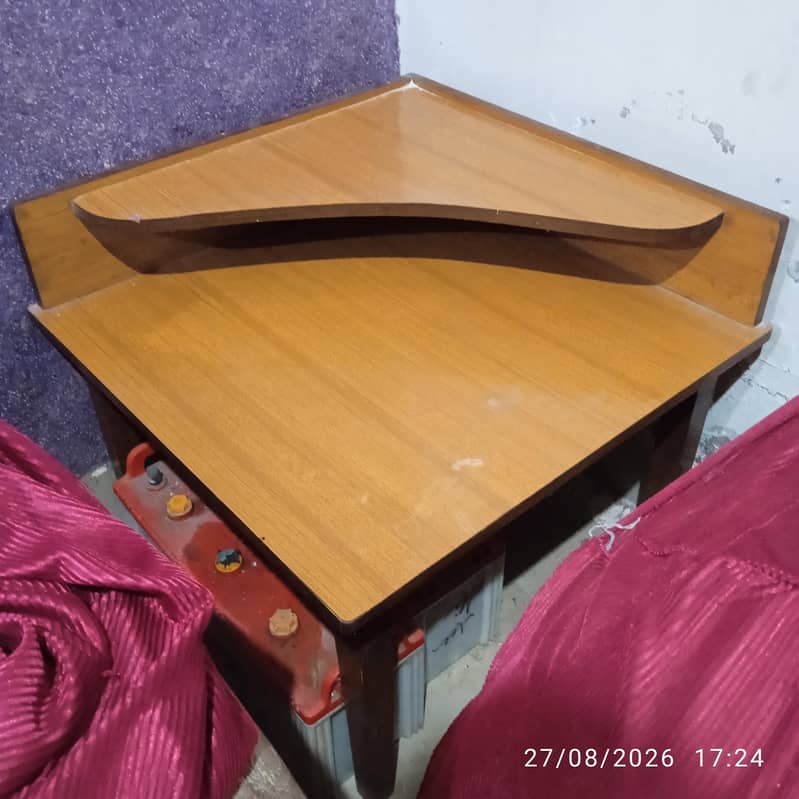 table for corner  for decoration 4