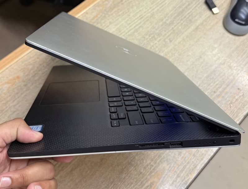 Dell precision 5540 1