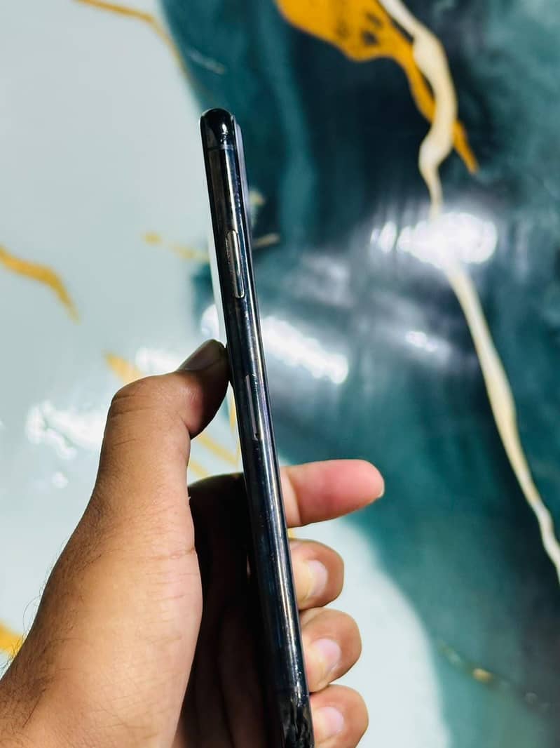 iPhone 11 Pro Max 4