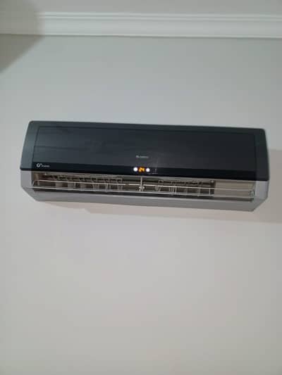 gree invertor ac 1 ton brand new condtion