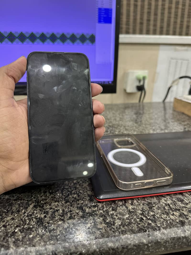 Apple iPhone 13 2