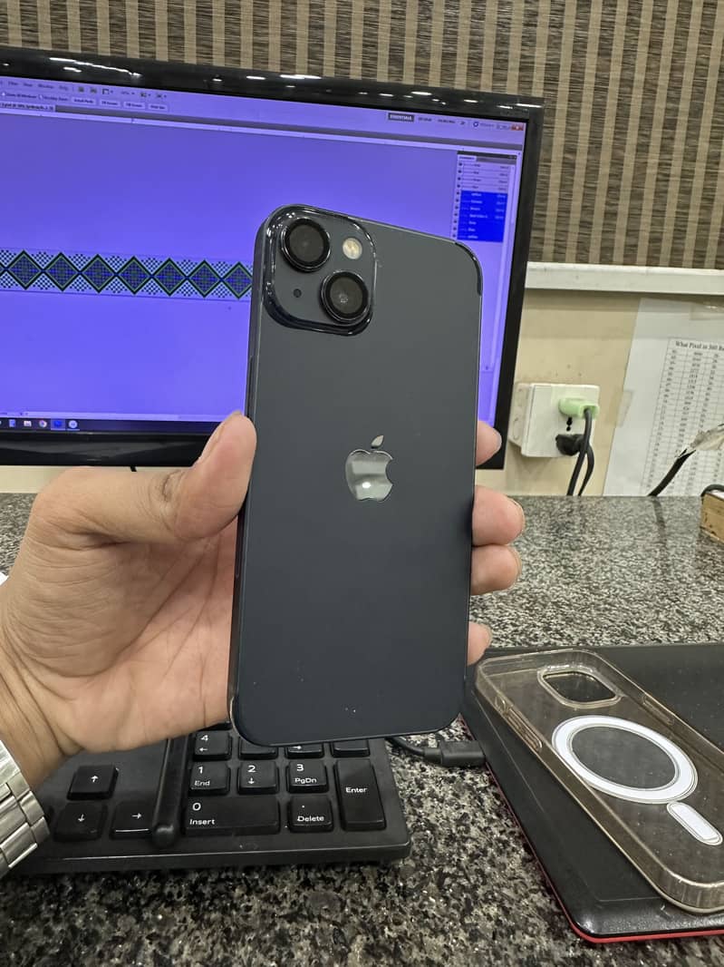 Apple iPhone 13 4