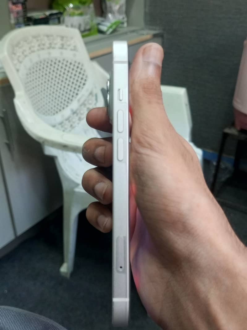 Apple iPhone 14 3