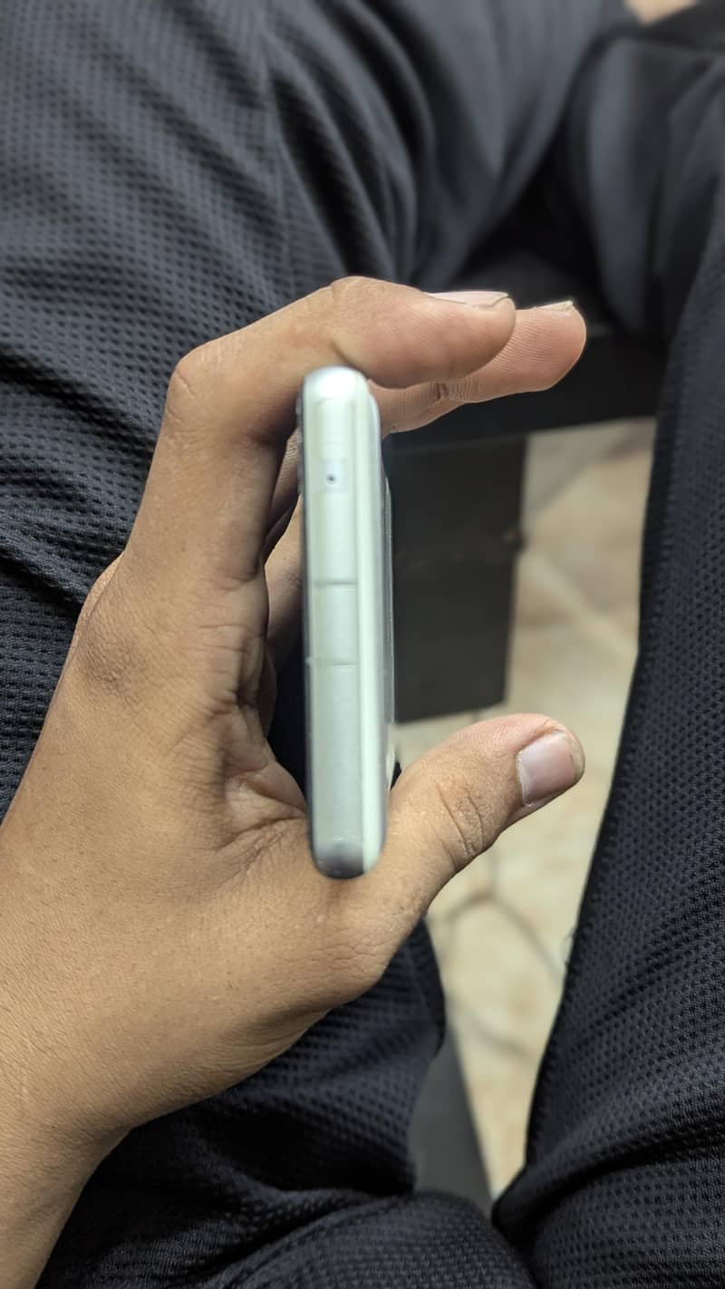 Google Pixel 7a 4