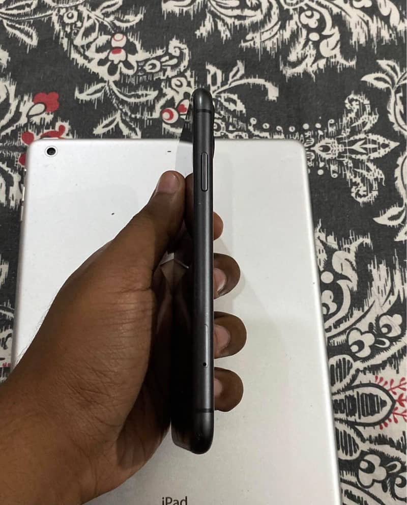 Apple iPhone 11 3