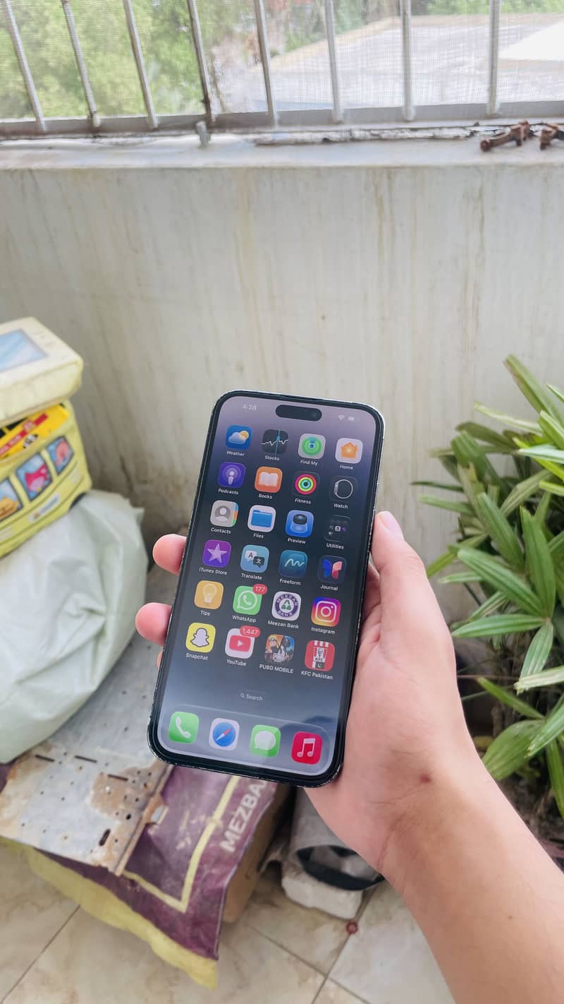 Apple iPhone 14 Pro Max 1