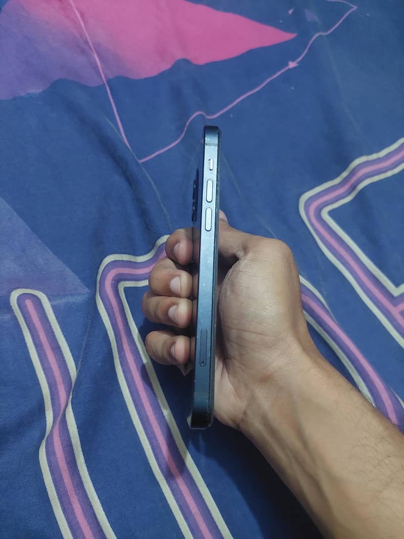 Apple iPhone 12 2