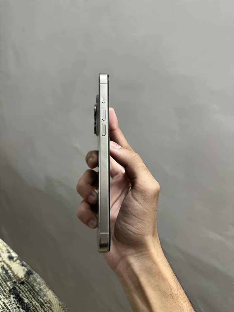 Apple iPhone 15 Pro Max 2