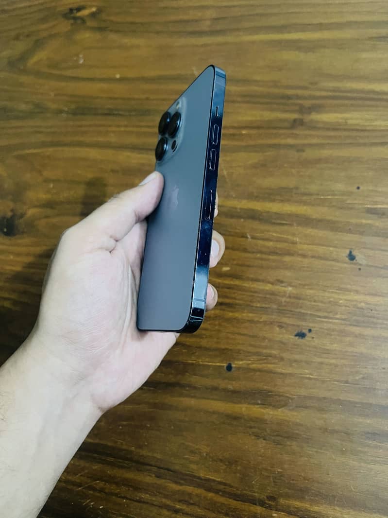 Apple iPhone 13 Pro 1
