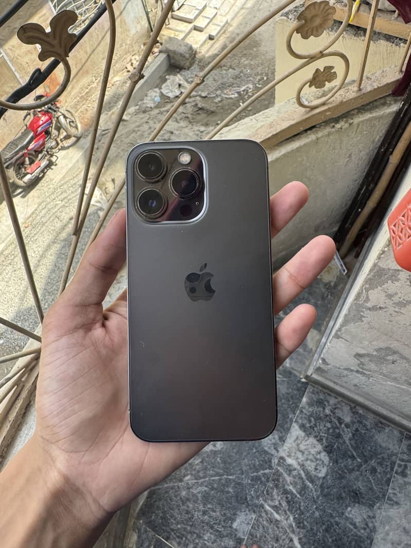 Apple iPhone 13 Pro 1