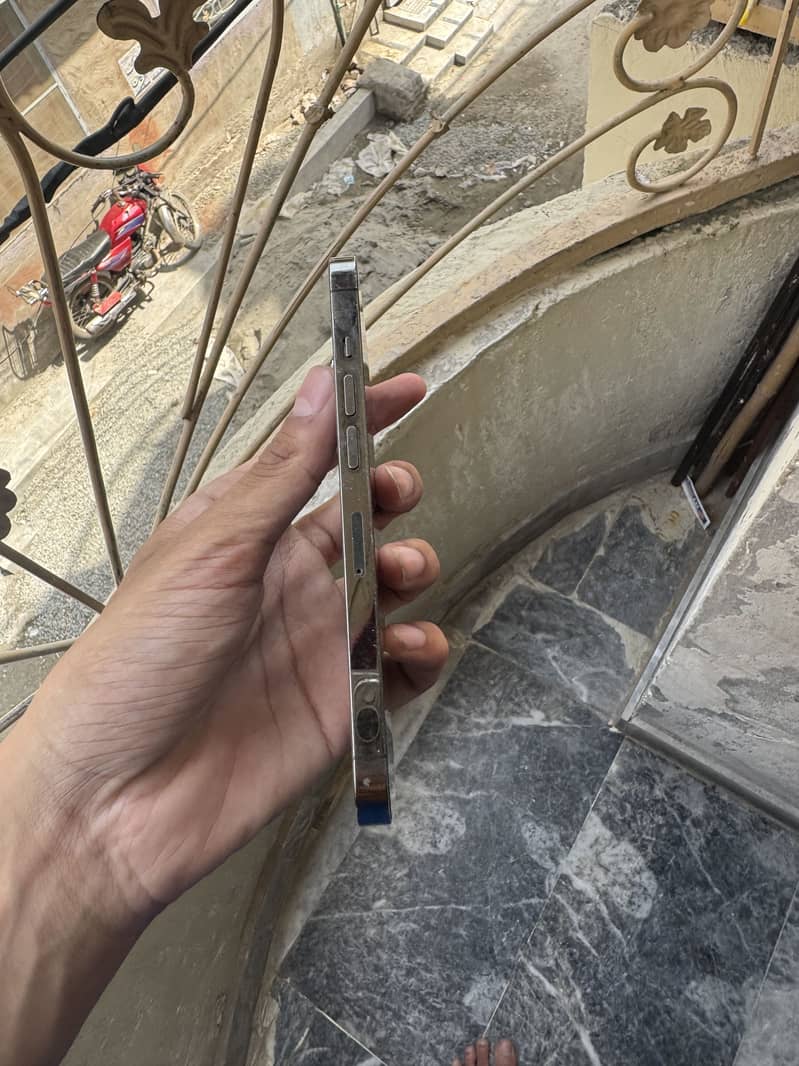 Apple iPhone 13 Pro 2