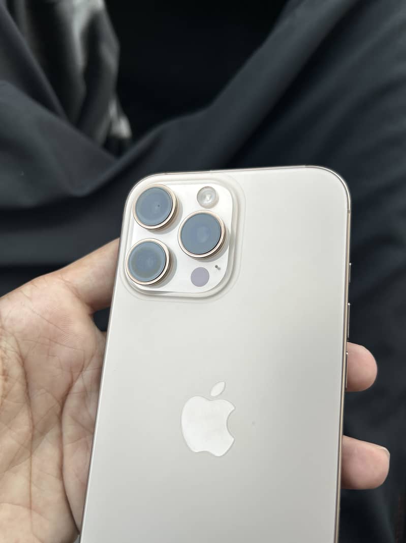 Apple iPhone 16 Pro Max 0