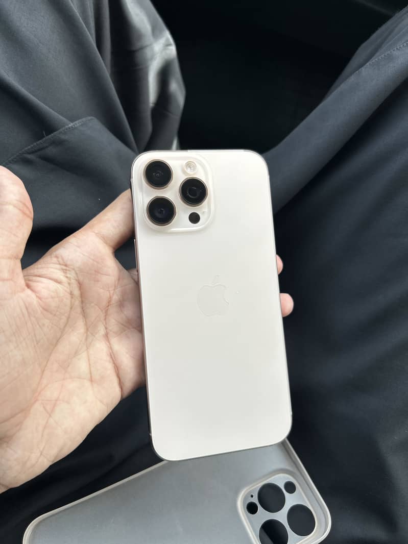 Apple iPhone 16 Pro Max 3