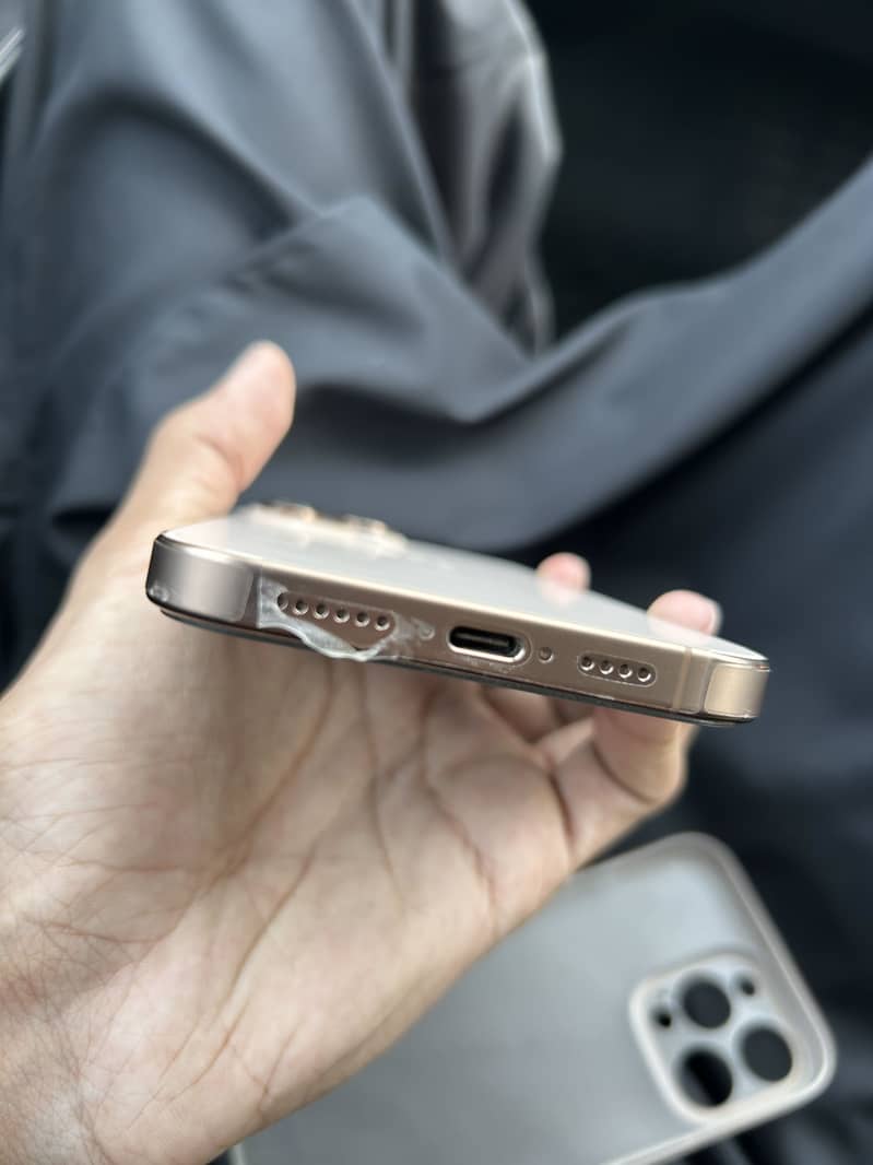 Apple iPhone 16 Pro Max 5