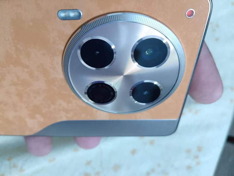 Tecno CAMON 30 1