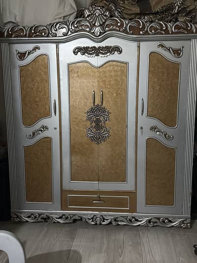 Wardrobe: it has 3 doors and it is new