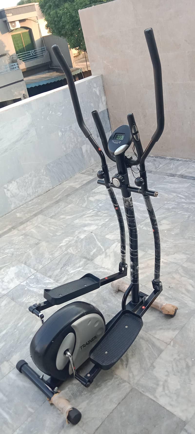 Elliptical machine 5
