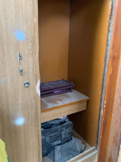 wooden cubord in good condition
