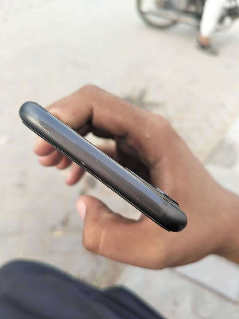 Apple iPhone 11 3