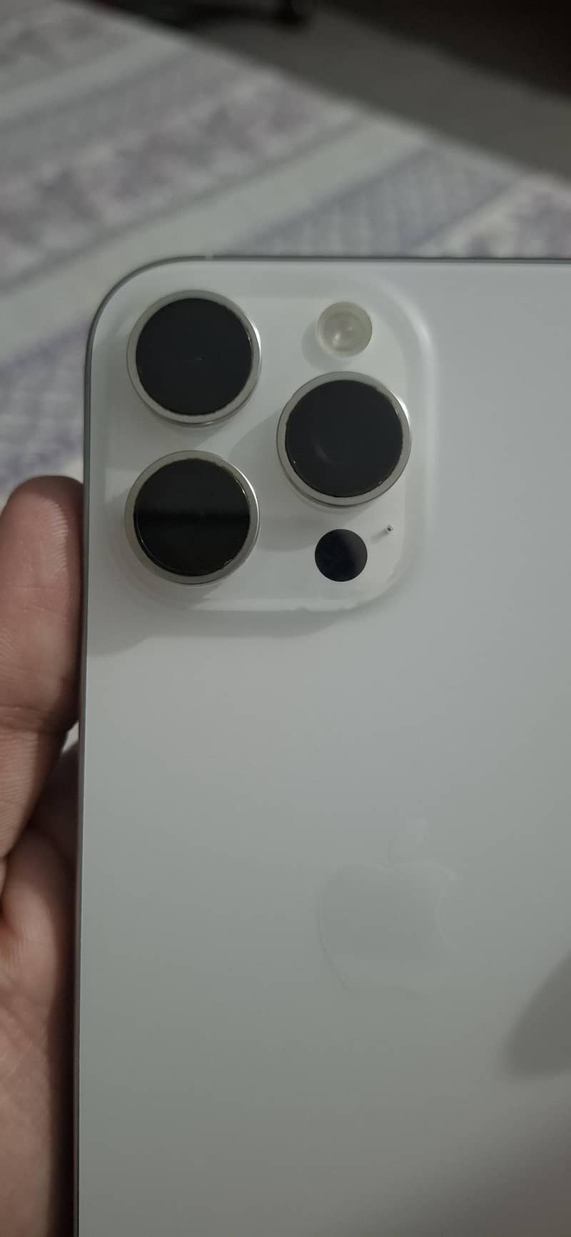 Apple iPhone 16 Pro Max 1