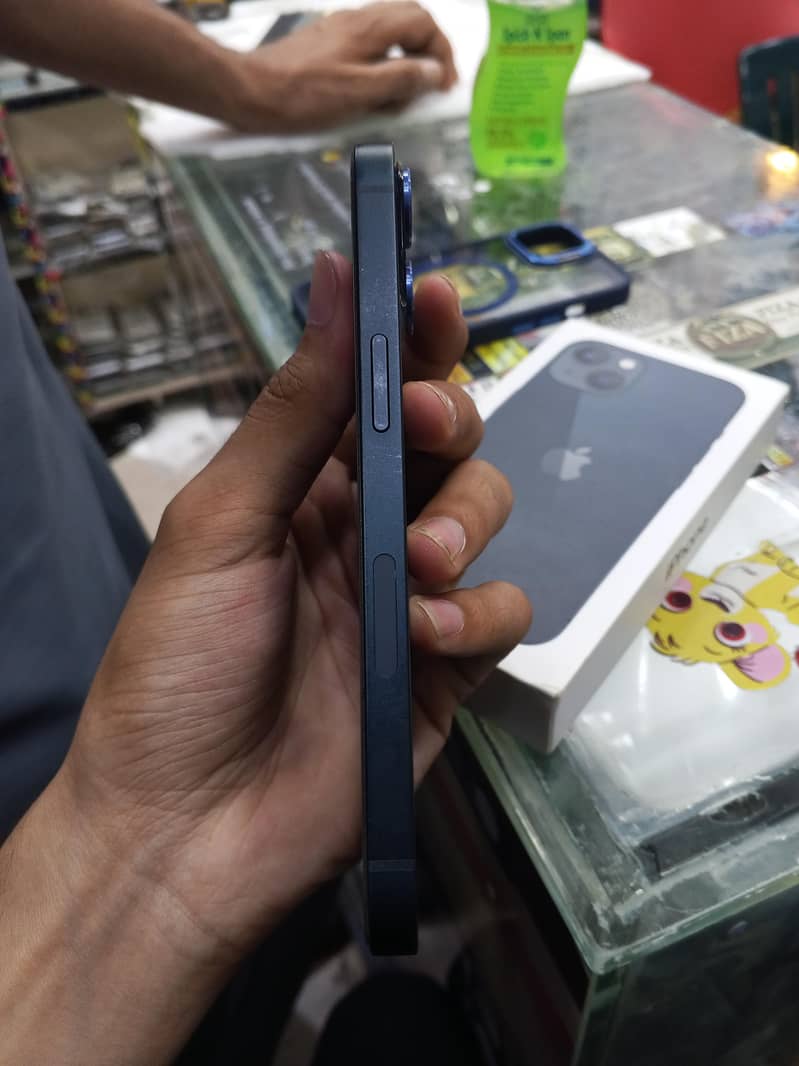 Apple iPhone 13 2