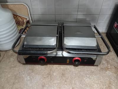 Double Plated Sandwich maker and Grill machine.