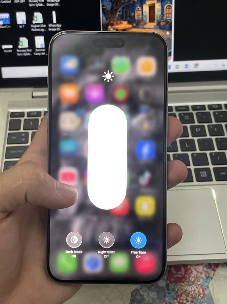iPhone 15 Pro Max 1