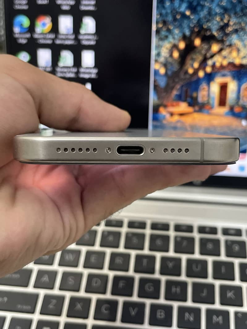 iPhone 15 Pro Max 4