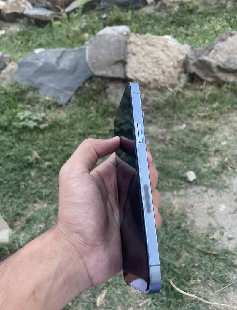 Apple iPhone 13 Pro Max 2