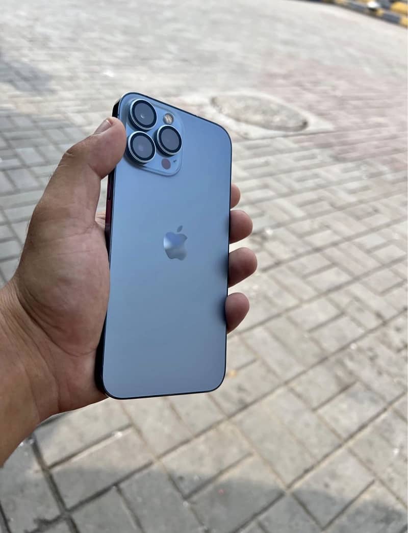 Apple iPhone 13 Pro Max 3