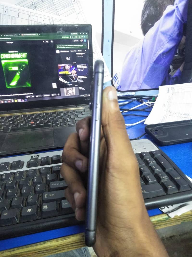 Apple iPhone 11 7